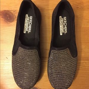 Skechers black slip on tennis shoes glitter front